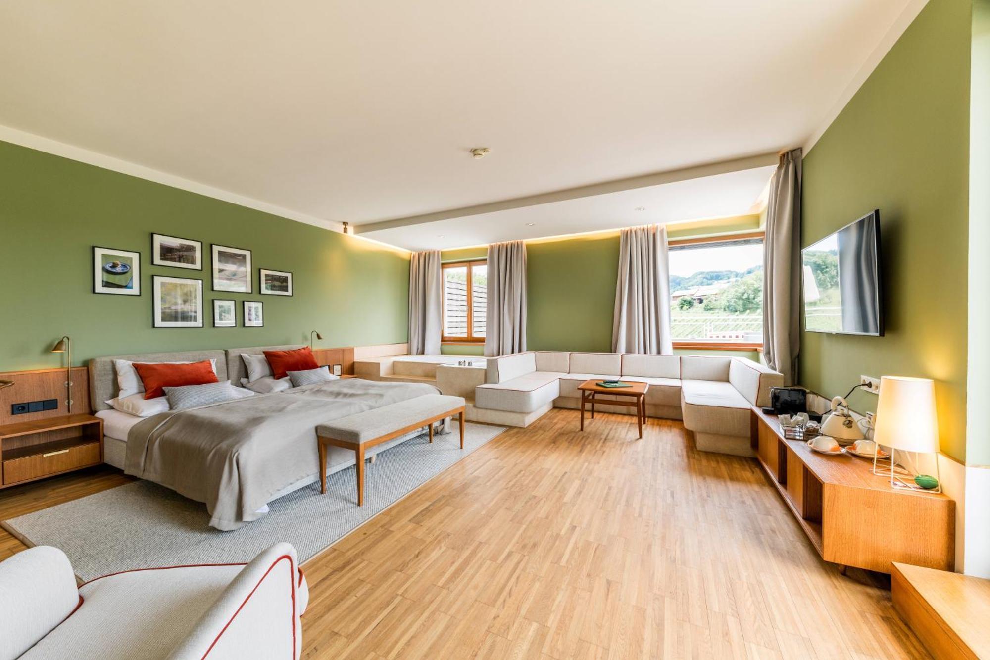 Hotel Landgut Am Poessnitzberg à Leutschach Extérieur photo